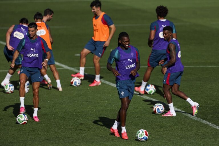 Portugal faz último treino antes do 'teste' com o Chile