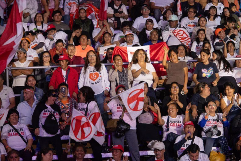 Peruanos vão às urnas no domingo para a segunda volta das presidenciais