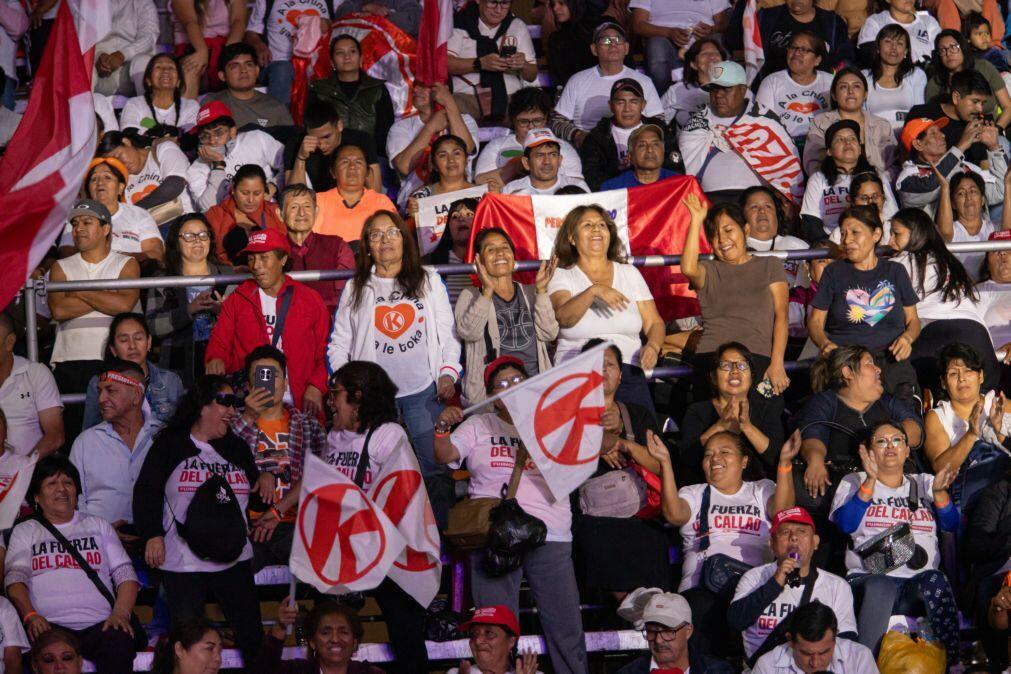 Peruanos vão às urnas no domingo para a segunda volta das presidenciais