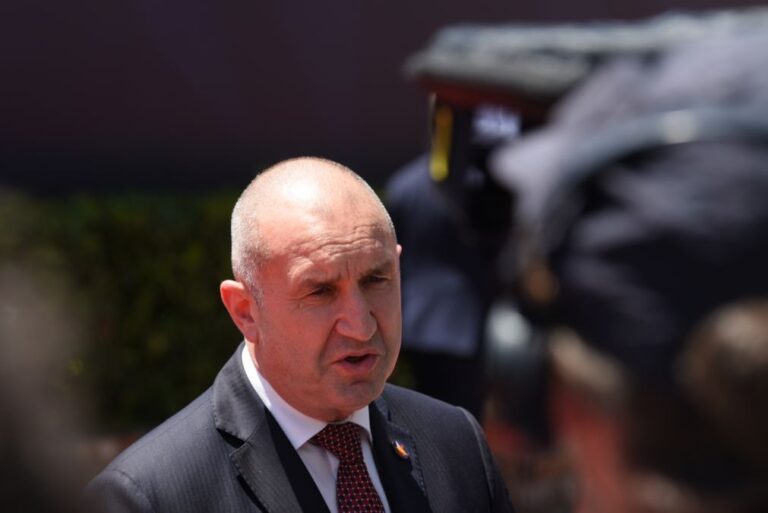 Novo Governo pró-russo da Bulgária vai suspender ajuda militar à Ucrânia