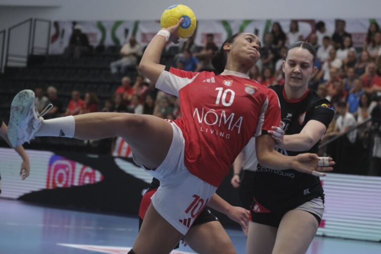 Benfica conquista Taça feminina de andebol e junta ao 'penta' e Supertaça