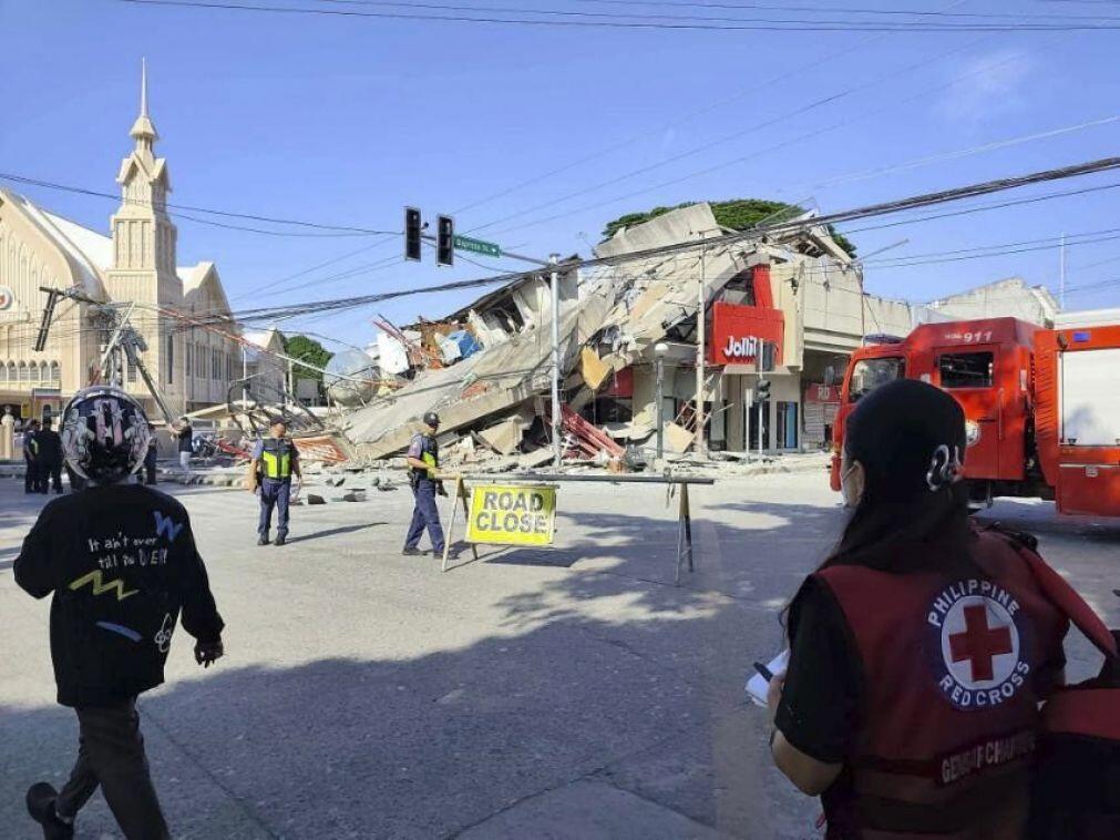 Sobe para 12 número de mortos na sequência de sismo no sul das Filipinas