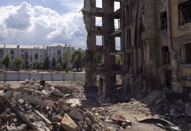 Ucrânia atingiu empresa militar e vários alvos na Rússia, russos atacaram Odessa e Kharkiv