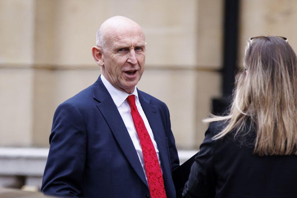 Ministro da Defesa britânico demite-se alegando financiamento militar insuficiente