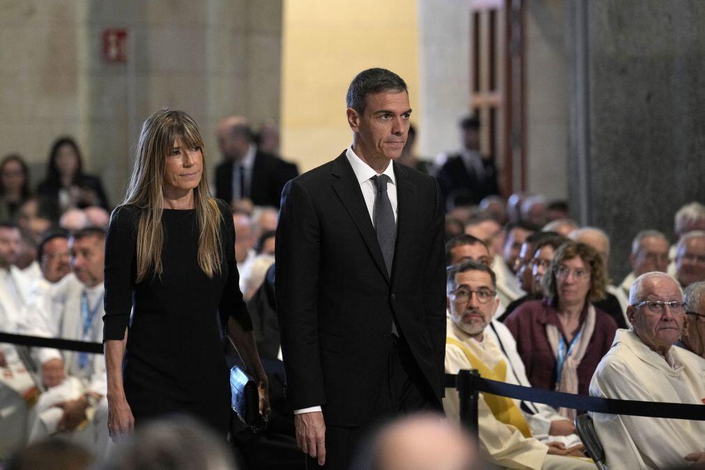 Mulher de primeiro-ministro espanhol vai a julgamento por corrupção e outros crimes