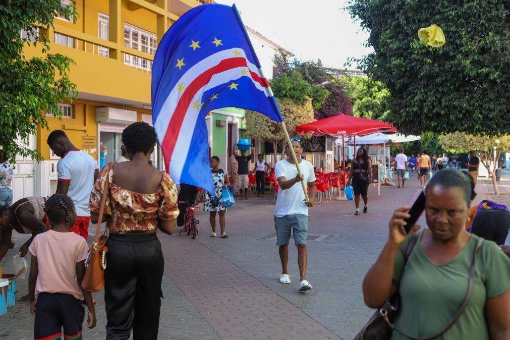 Mundial 2026: REPORTAGEM: Cabo Verde veste-se com as cores nacionais para estreia histórica no Mundial