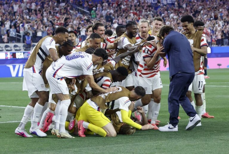 Estados Unidos vencem Paraguai no arranque do Grupo D do Mundial de futebol