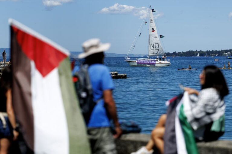 Flotilha humanitária diz que ativistas, incluindo portuguesa, vão ser libertados na Líbia