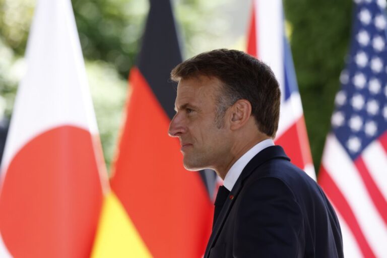 Macron avisa que vai defender abertura do estreito de Ormuz sem portagens