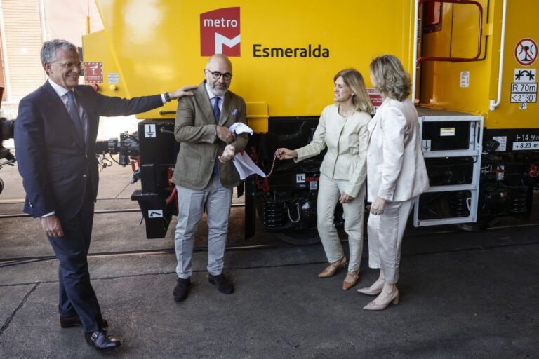 Metro recebe nova esmeriladora ao fim de quase 50 anos