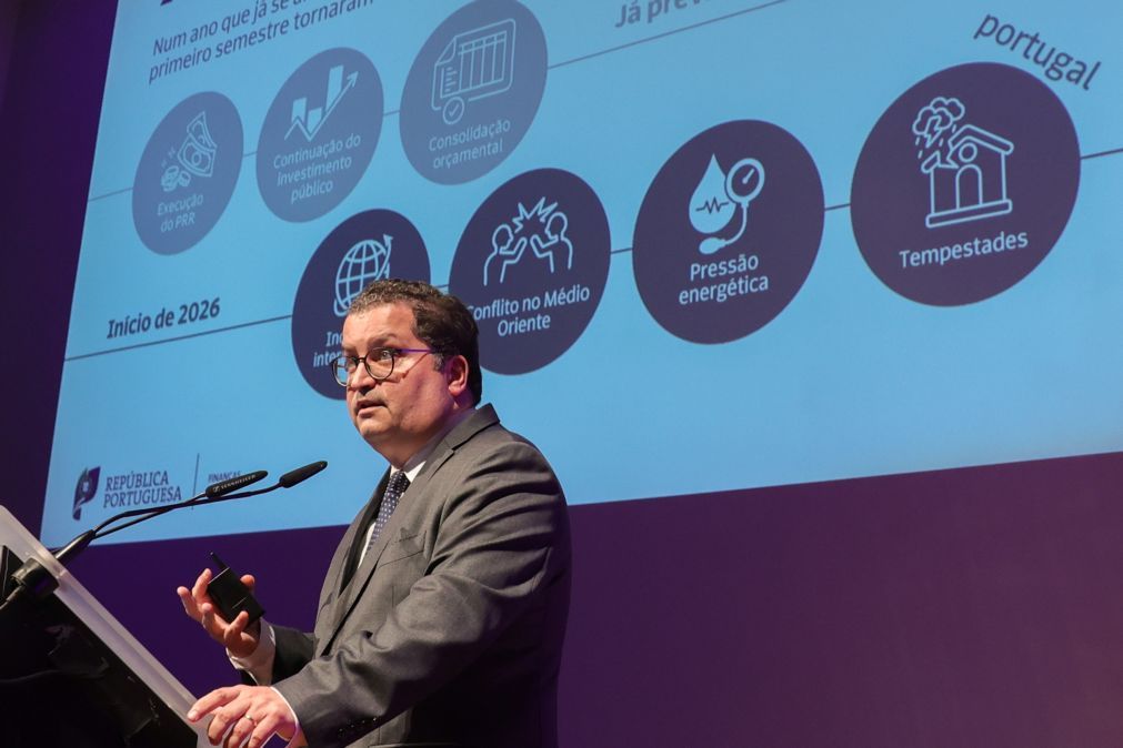 Diferença entre défice previsto pelo BdP e projeção do Governo “não é significativa” – ministro