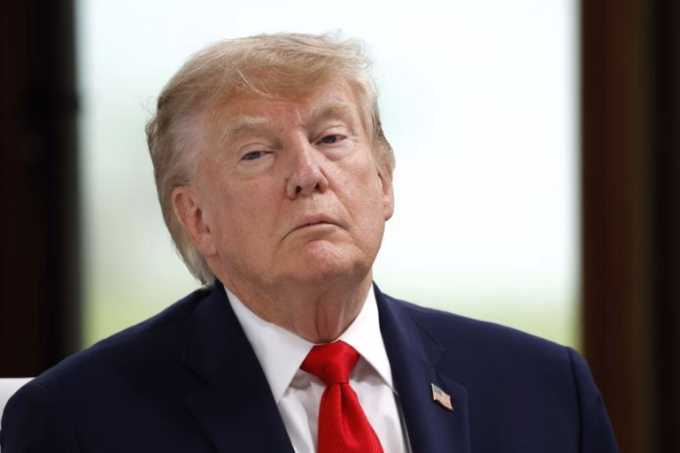 Trump ameaça com portagens dos EUA no estreito de Ormuz se acordo com Irão falhar