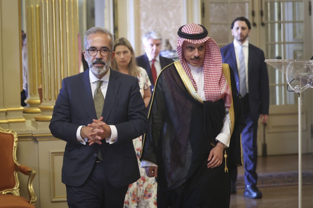 Europa e EUA devem aumentar pressão para Moscovo negociar – Rangel