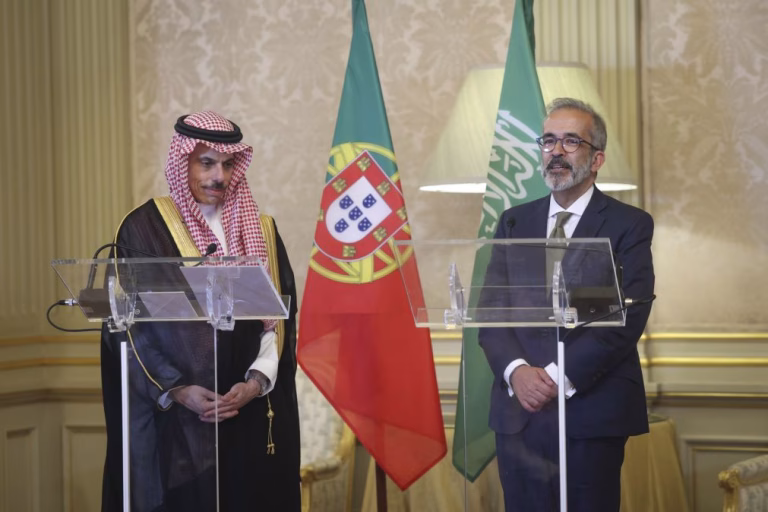 Médio Oriente: Ativista portuguesa detida na Líbia 
