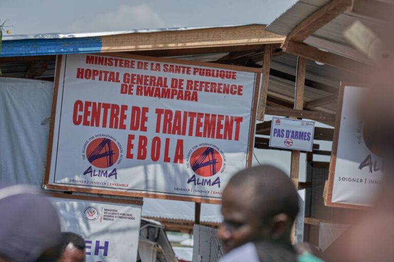 Número de mortes por Ébola sobe para 254 na RDCongo