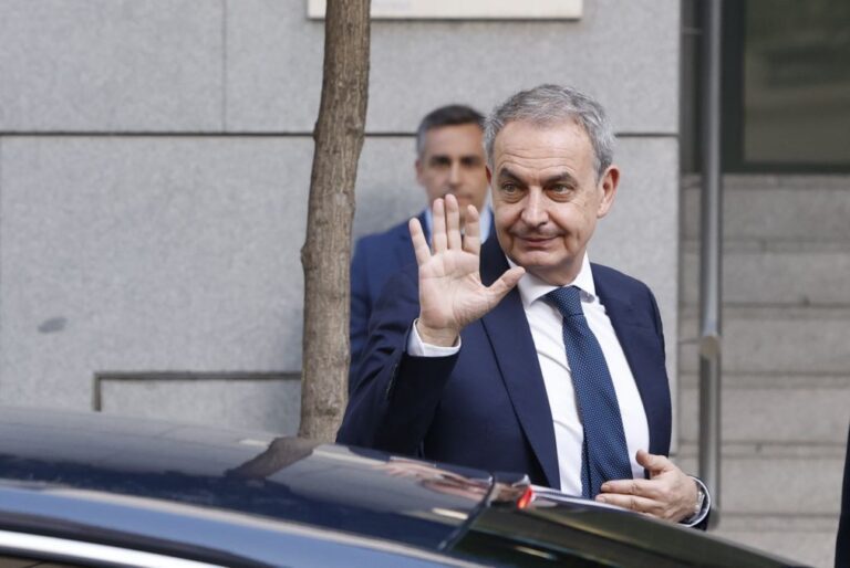 Ex-PM espanhol Zapatero diz-se 