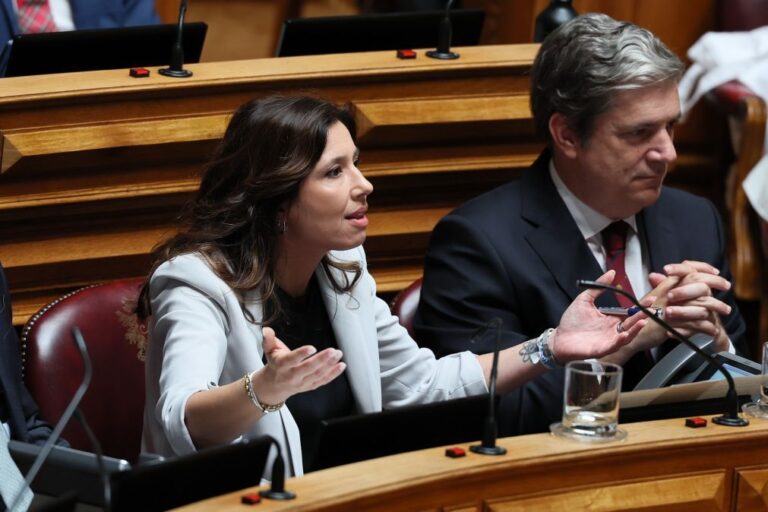 IL e CDS-PP acusam Chega de 