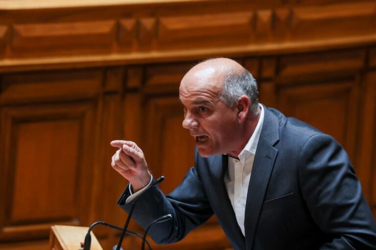 Raimundo sugere que Governo está combinado com o Chega para rever Código do Trabalho