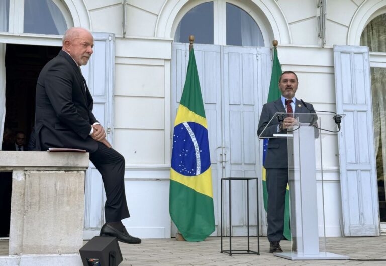 Lula reage a declarações de Trump e promete apresentar urna eletrónica ao norte-americano