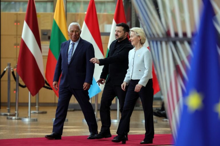UE/Cimeira: Von der Leyen quer avançar negociações de adesão da Ucrânia no verão