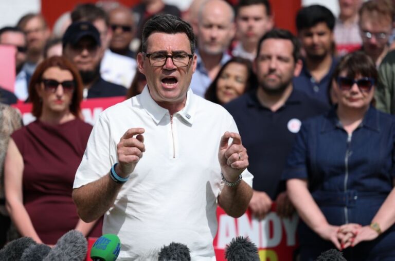 Trabalhista Andy Burnham anuncia que será candidato à sucessão de Keir Starmer 