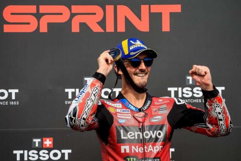 Francesco Bagnaia vence corrida sprint em Brno e líder Bezzecchi cai