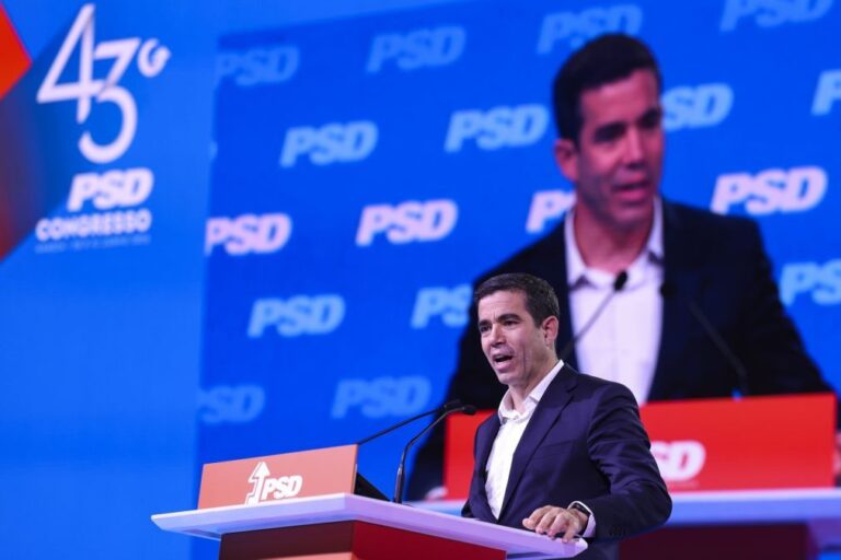 Leitão Amaro chocado com voto de Ventura que 