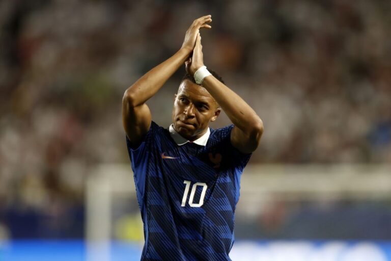 Mbappé iguala 16 golos de Klose em Mundiais no 100.º jogo pela França