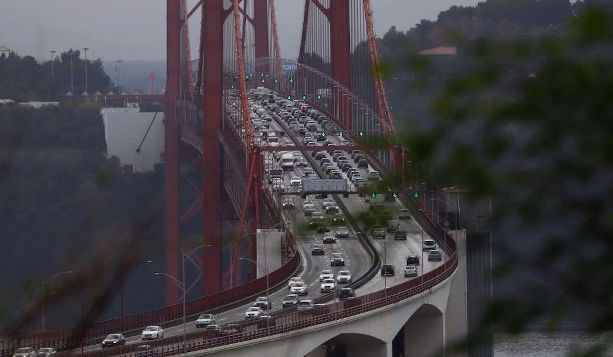 Ponte 25 de Abril cortada ao trânsito no domingo de manhã por causa do Pedala Portugal