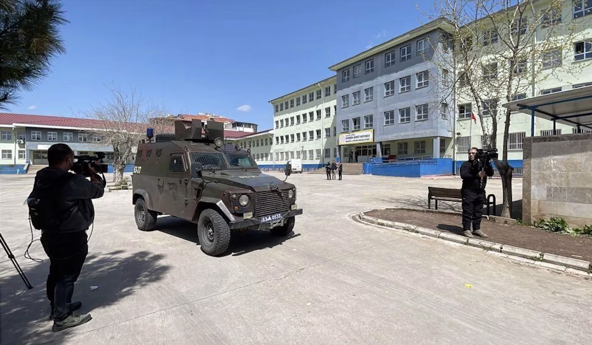 Turquia detém 83 pessoas após massacres em escolas e apologia ao crime