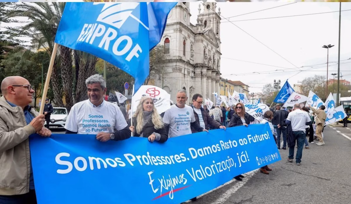 Escolas em greve: FENPROF inicia semana de protestos pelo novo estatuto