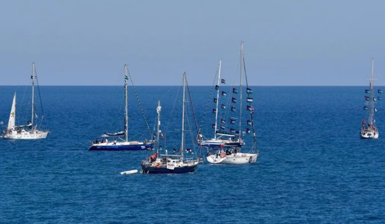 Marinha israelita trava flotilha de Gaza e detém centenas de ativistas
