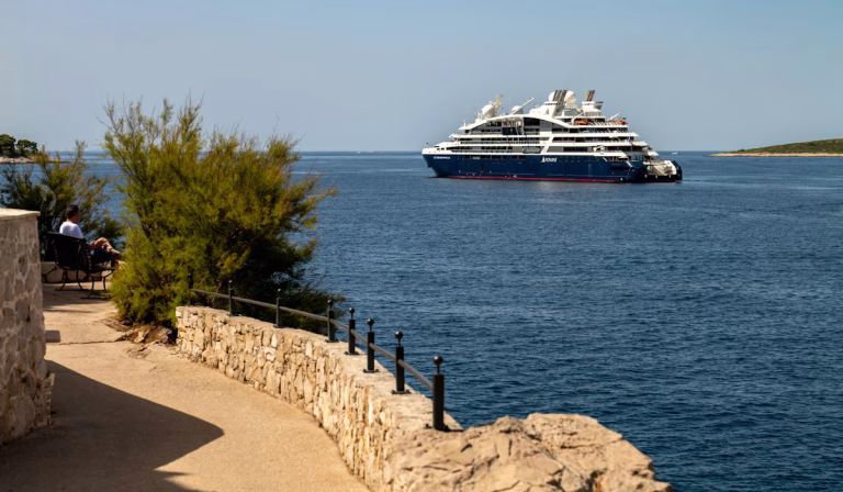 Por que acontecem tantos surtos como o do hantavírus em navios de cruzeiro?