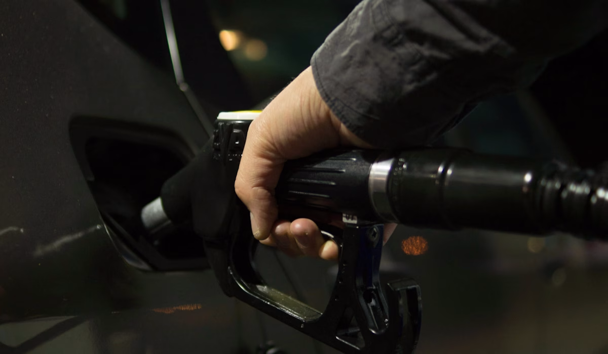 Alívio no Estreito de Ormuz: Preços de petróleo e gás recuam 20% após cessar-fogo