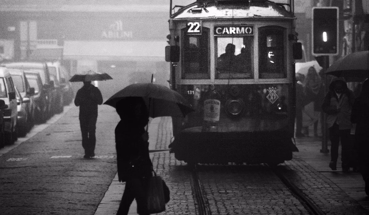 Previsão do tempo: chuva e frio amanhã – e o que vestir nesta semana