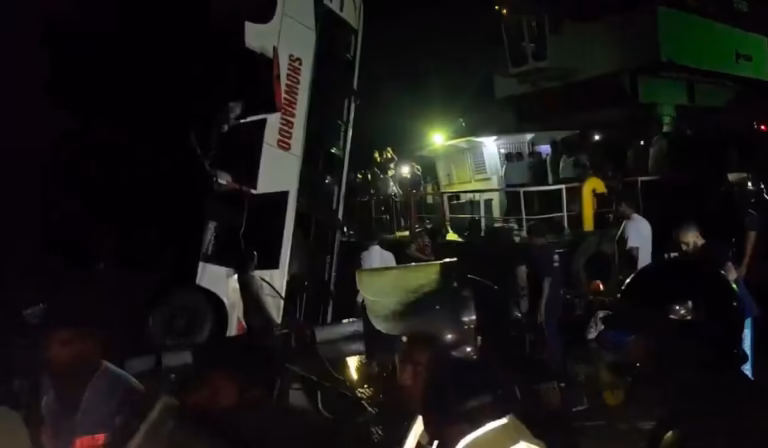 Tragédia no Bangladesh: Autocarro cai ao rio Padma e faz 26 mortos
