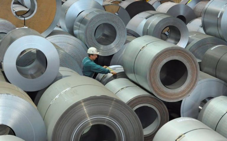 Preços na produção industrial descem 3,5% em fevereiro - INE