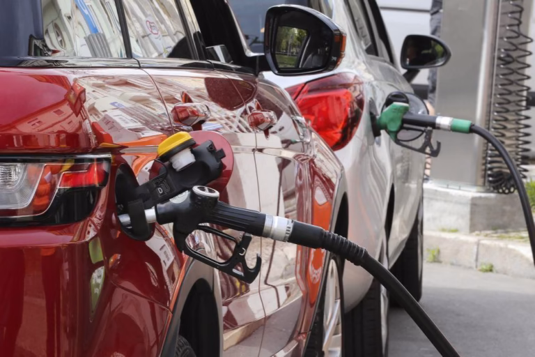 ISP baixa 2,6 cêntimos por litro no gasóleo e 1,4 cêntimos na gasolina na 2.ª feira