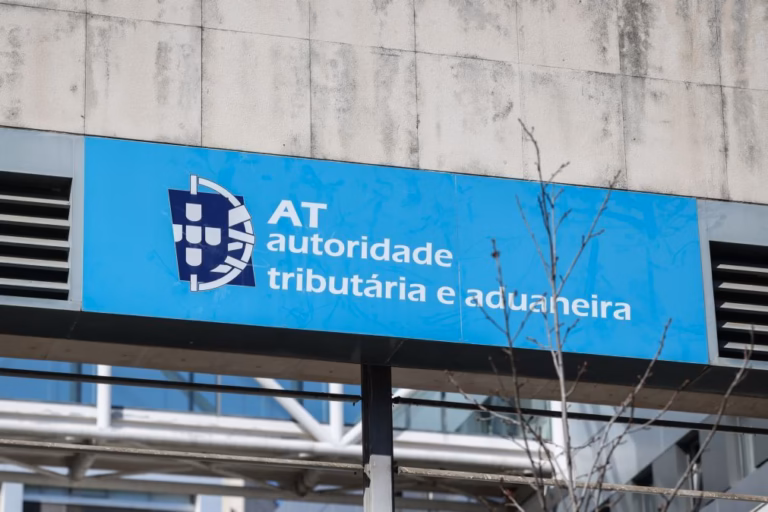 Fisco alerta para 'emails' e SMS falsos sobre regularizações de impostos e reembolsos