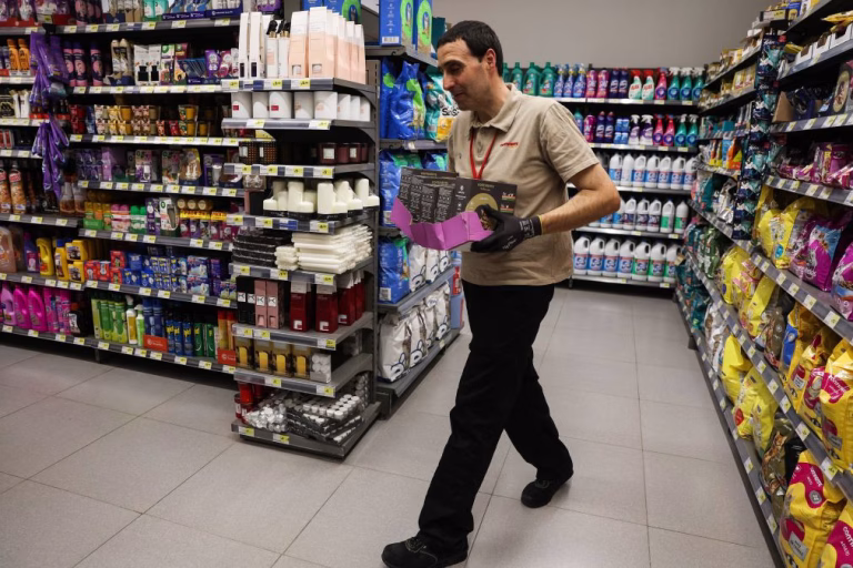 Cabaz alimentar volta a subir 3,08 euros para 256,71 euros - Deco Proteste