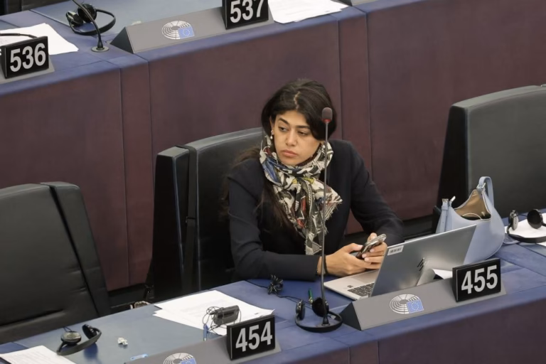 Eurodeputada francesa detida em Paris por apologia do terrorismo