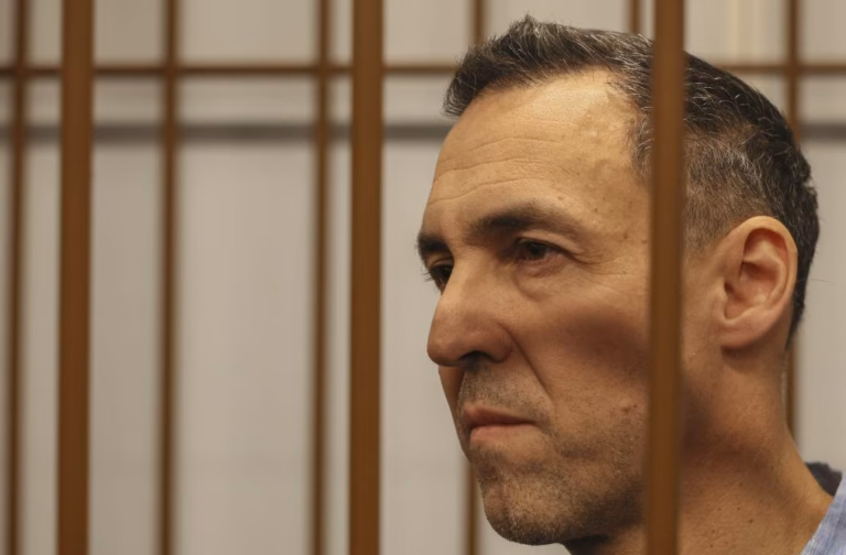 Investigador francês Laurent Vinatier foi libertado pela Rússia e regressa a casa
