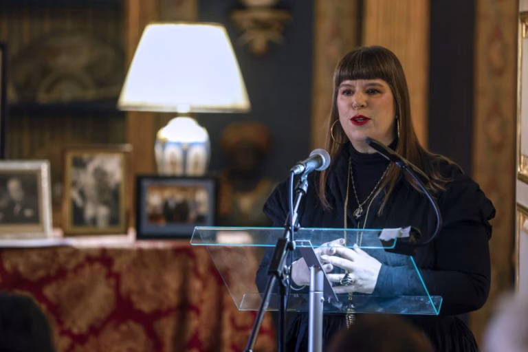 Associação quer saber origem de azulejos usados em obra de Joana Vasconcelos