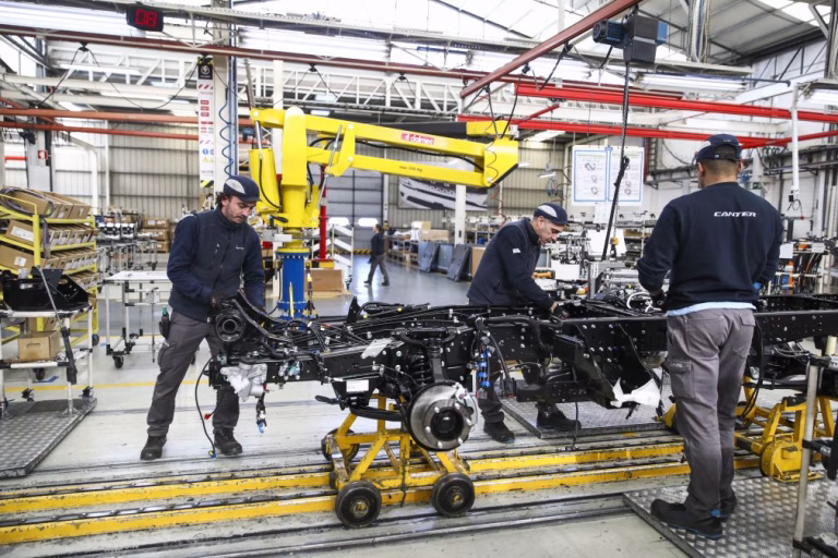 Mitsubishi Fuso suspende hoje produção no Tramagal e coloca 267 trabalhadores em 'lay-off'