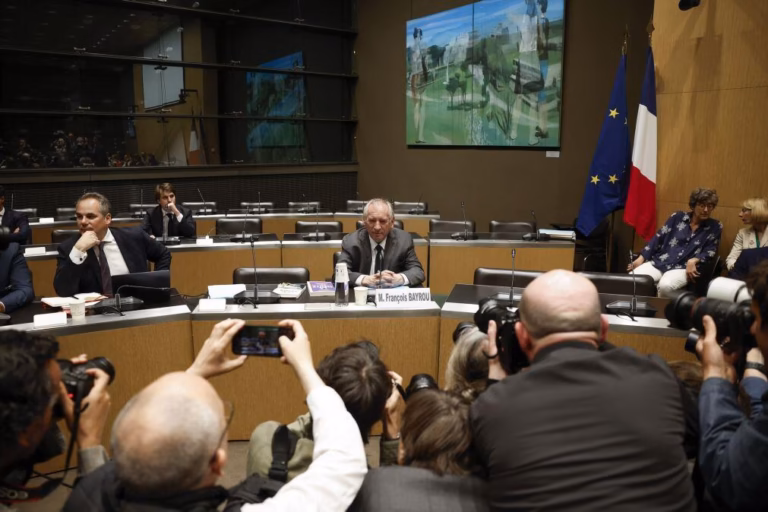 Violência em escolas católicas de França denunciada por grupo de ex-alunos