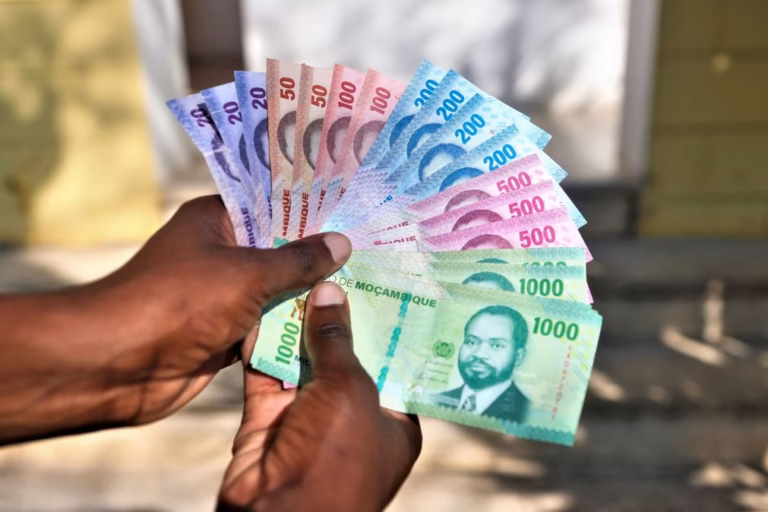 Moçambicana Frelimo quer divisas para combustíveis para evitar constrangimentos