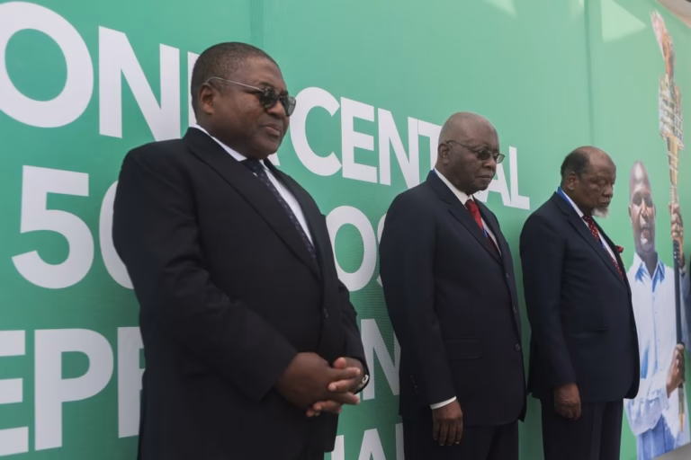 Governo de Moçambique diz que regalias de antigos PR visam conferir dignidade
