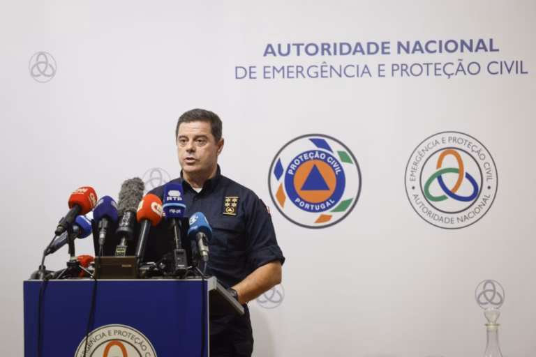 Falhas pontuais do SIRESP colmatadas com estações móveis -- Proteção Civil