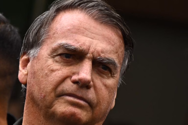 Supremo Federal brasileiro rejeita recurso de Bolsonaro para cumprir pena em casa