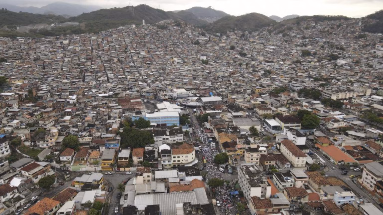 Aérea ocupada por favelas cresce 2,75 vezes no Brasil em 40 anos  